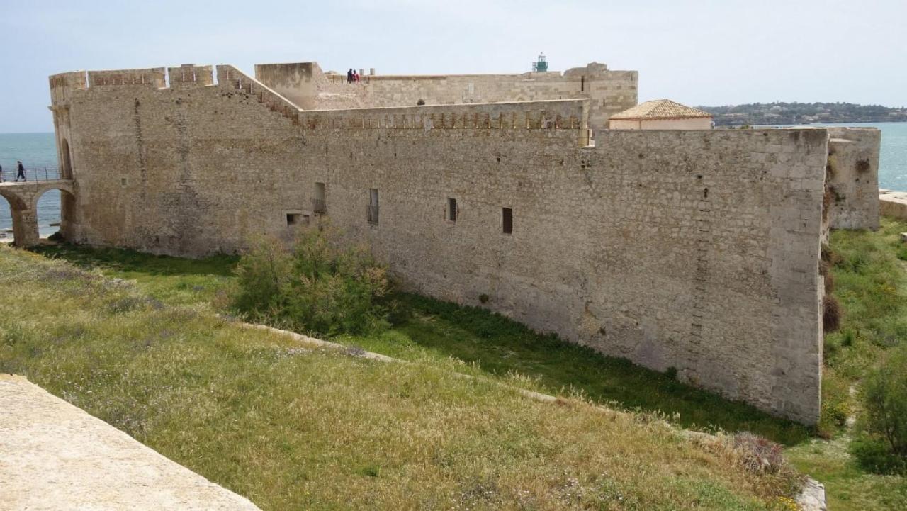 הוילה סירקוזה La Casa Al Castello Maniace מראה חיצוני תמונה